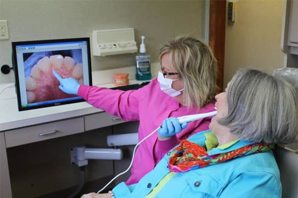 توجیه بیماران نسبت به شرایط دهان و دندان خود با کمک تصاویر دوربین دهانی